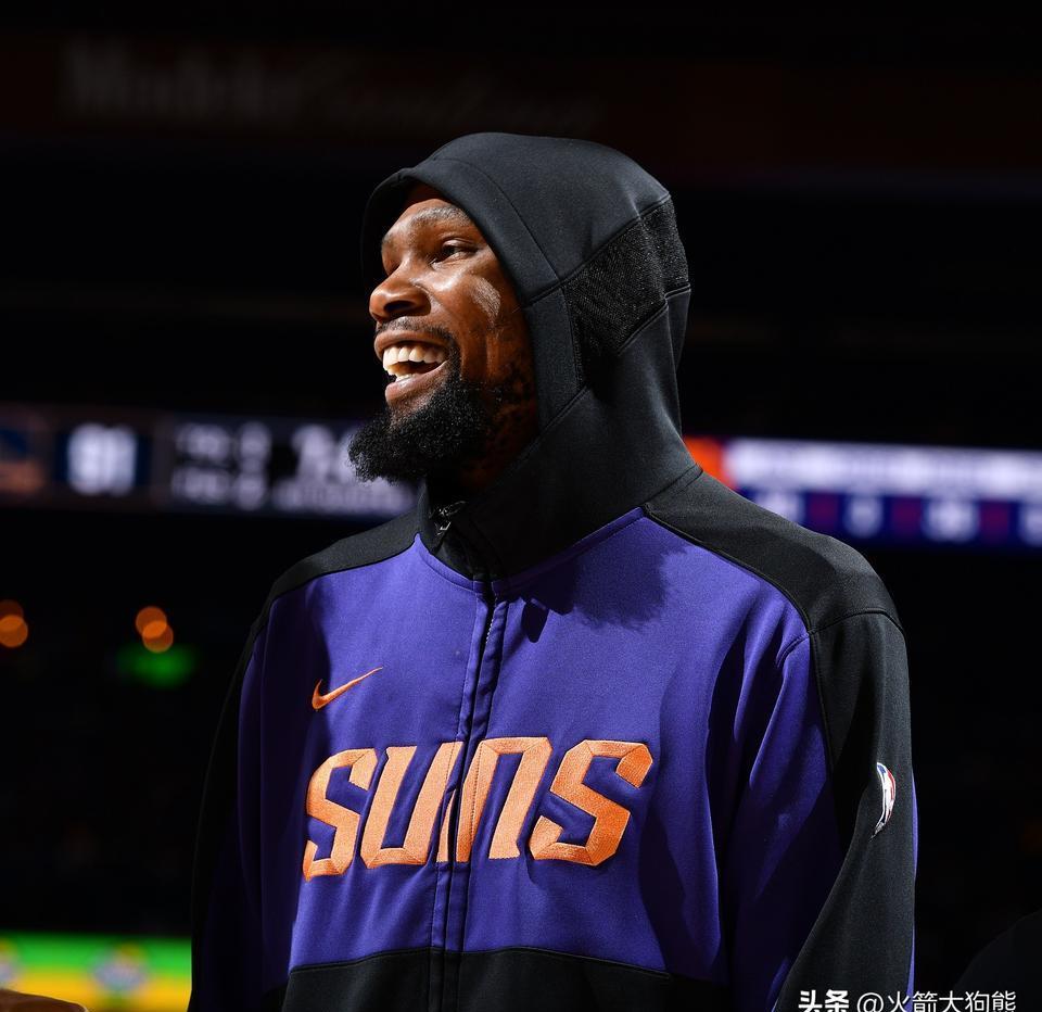包含集结日菲尼克斯太阳调整名单以备NBA季后赛；绝杀压哨环节打磨；震撼外界；资深球员宣示担当的词条