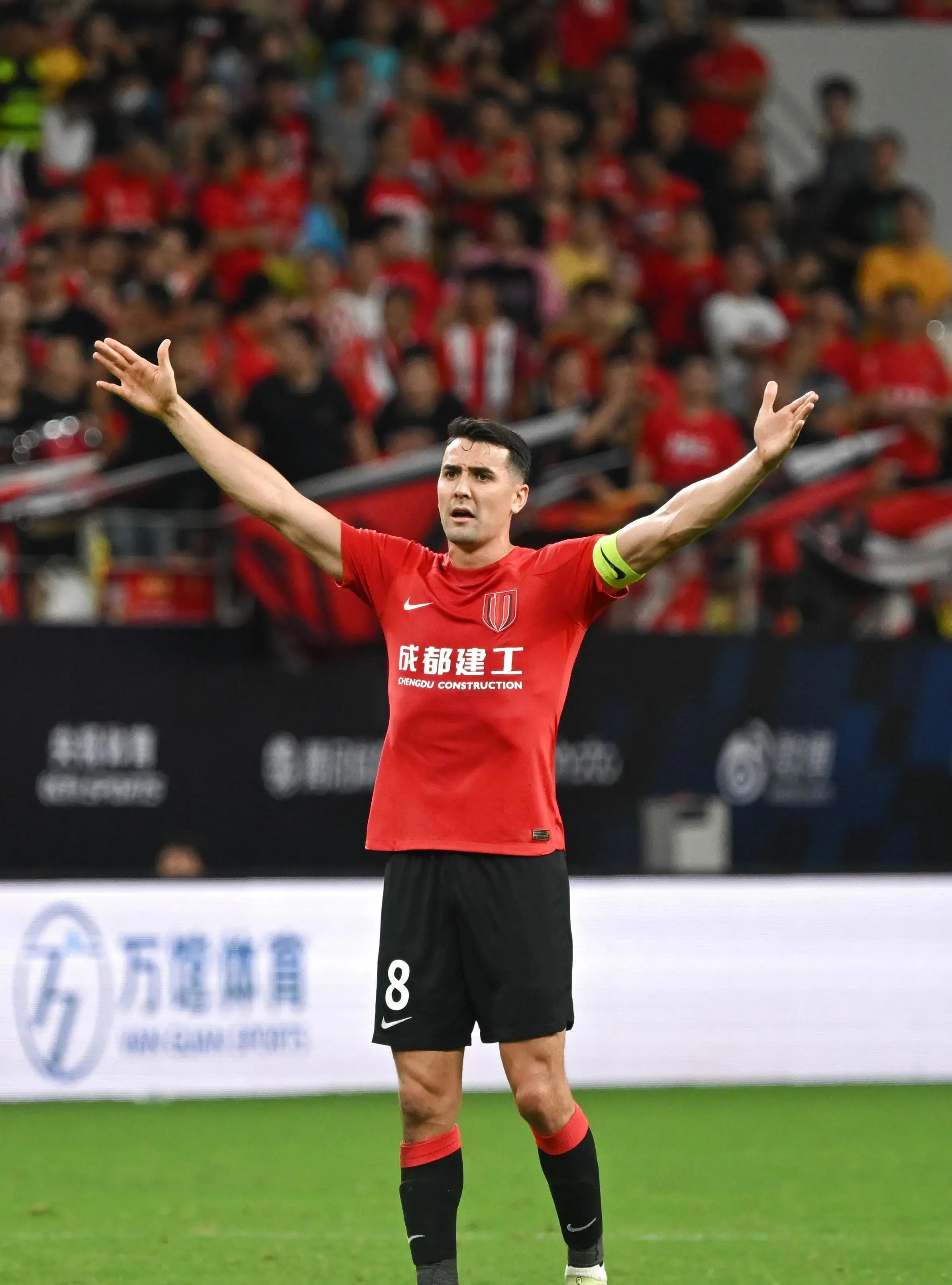 包含转会期利物浦队长鼓劲：社区盾节点到来，球迷炸锅，训练强度明显提升的词条